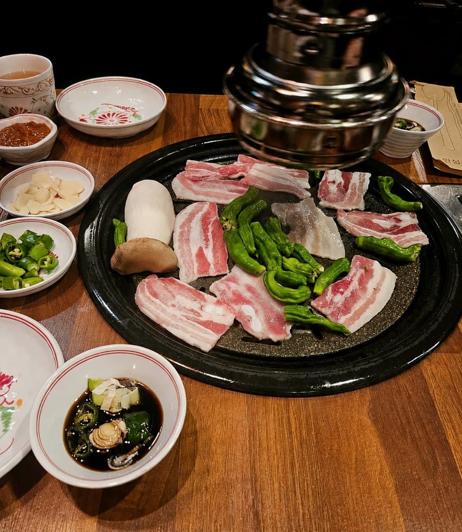 숯불 위 고기